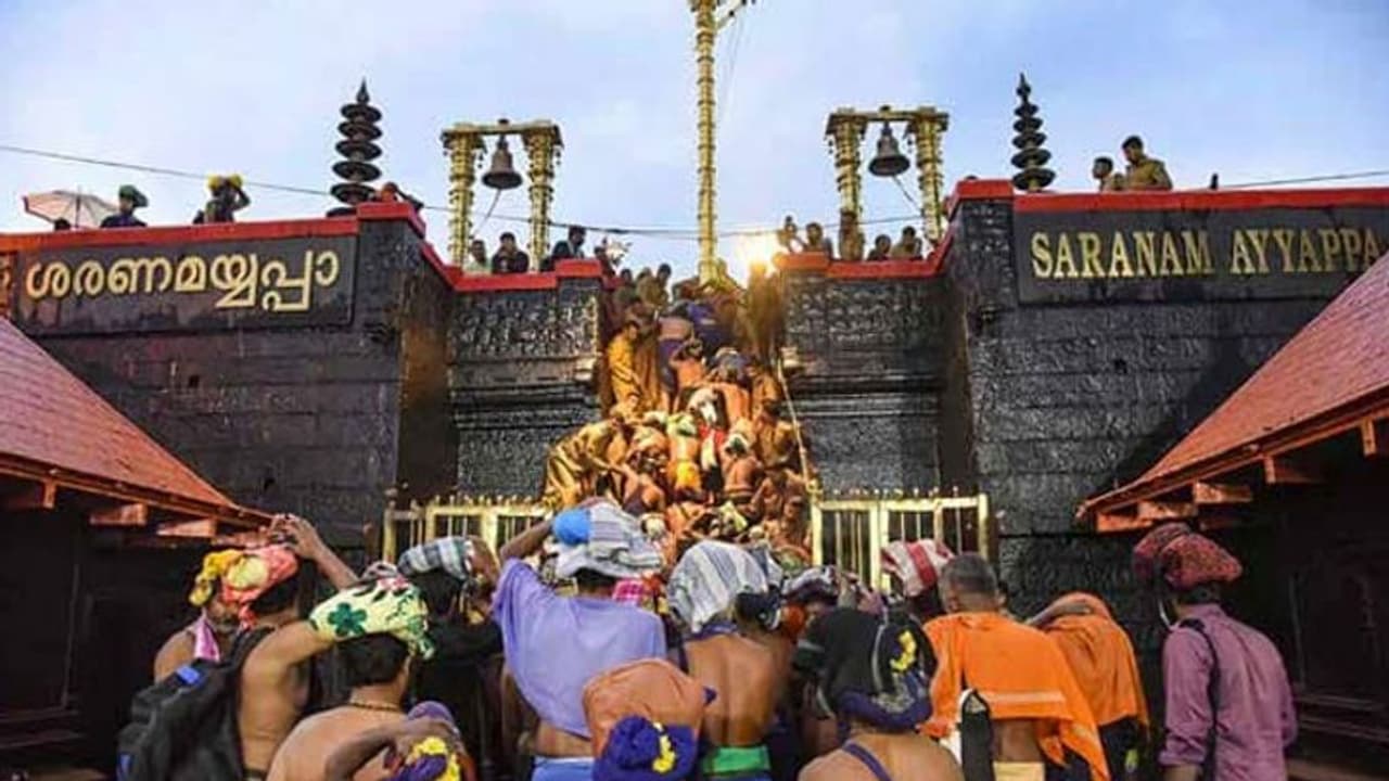 മണ്ഡലകാലം തുടങ്ങാന് രണ്ട് ദിവസം; നിര്ണായക വിധി കാത്ത് സര്ക്കാരും പ്രതിപക്ഷവും മണ്ഡലകാലം തുടങ്ങാന് രണ്ട് ദിവസം; നിര്ണായക വിധി കാത്ത് സര്ക്കാരും പ്രതിപക്ഷവും