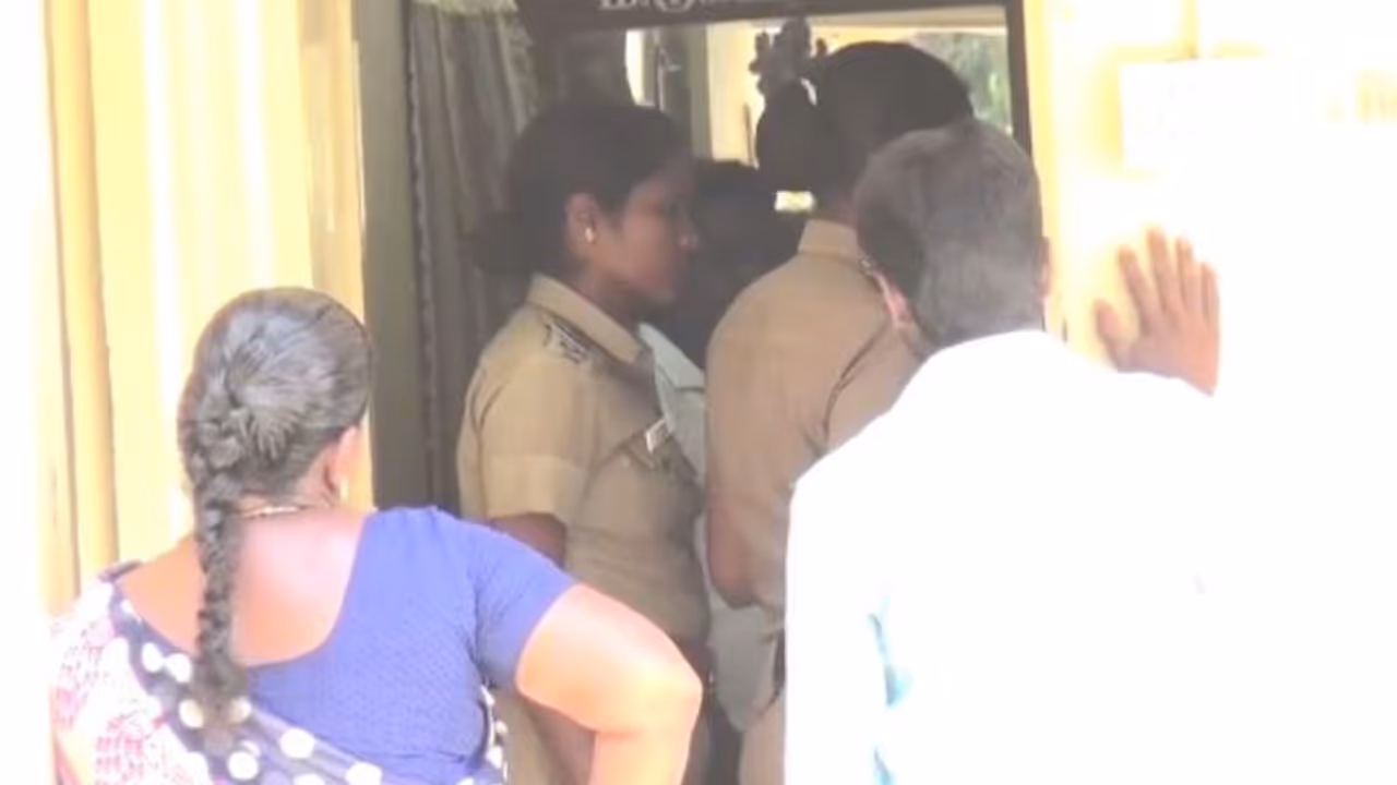 ஒன்றரை வயது குழந்தைக்கு பாலியல் தொல்லை அளித்த கொடூரன்..! போக்சோவில் அதிரடி கைது..! ஒன்றரை வயது குழந்தைக்கு பாலியல் தொல்லை அளித்த கொடூரன்..! போக்சோவில் அதிரடி கைது..!