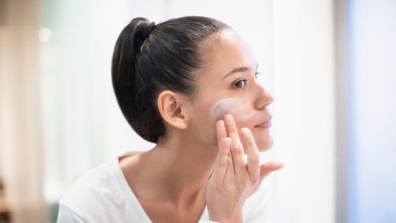 বাজার চলতি কেমিক্যাল নয়, ভরসা রাখুন বাড়ির তৈরি স্ক্রাবারে