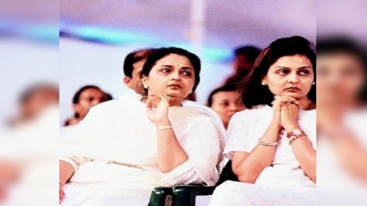 कौन हैं नीना कोठारी जिनकी बेटी की 'शादी' से पहले मुकेश अंबानी ने एंटीलिया में दी जबरदस्त पार्टी कौन हैं नीना कोठारी जिनकी बेटी की 'शादी' से पहले मुकेश अंबानी ने एंटीलिया में दी जबरदस्त पार्टी