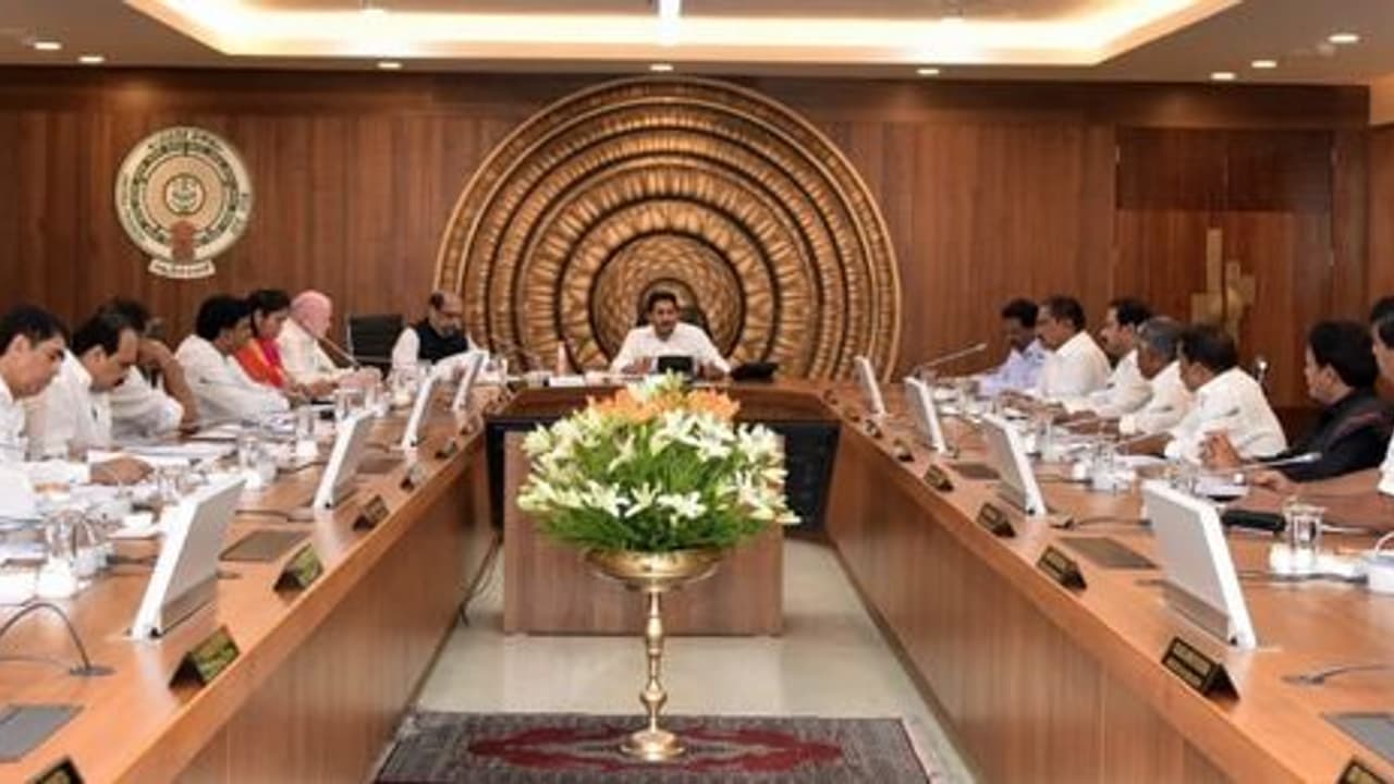 కీలక అంశాలపై చర్చ: నేడు ఏపీ కేబినెట్ భేటీ కీలక అంశాలపై చర్చ: నేడు ఏపీ కేబినెట్ భేటీ