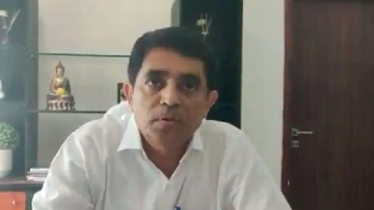 తప్పుడు ప్రచారం చేస్తారా: ఈసి రమేష్ కుమార్ ను నిలదీసిన బుగ్గన