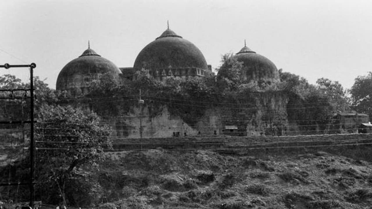 अयोध्या: पूरी जमीन हिंदू पक्ष को देना गलत मान रहे हैं वकील अनुपम गुप्ता, इन वजहों पर किए सवाल अयोध्या: पूरी जमीन हिंदू पक्ष को देना गलत मान रहे हैं वकील अनुपम गुप्ता, इन वजहों पर किए सवाल