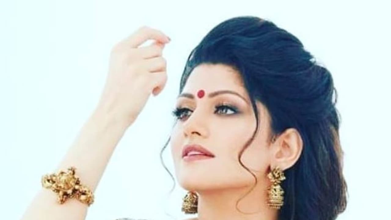 அந்த நடிகையை 2வது கல்யாணம் செய்து தப்பு செய்து விட்டேன்... கதறும் முன்னாள் முதல்வர்..! அந்த நடிகையை 2வது கல்யாணம் செய்து தப்பு செய்து விட்டேன்... கதறும் முன்னாள் முதல்வர்..!