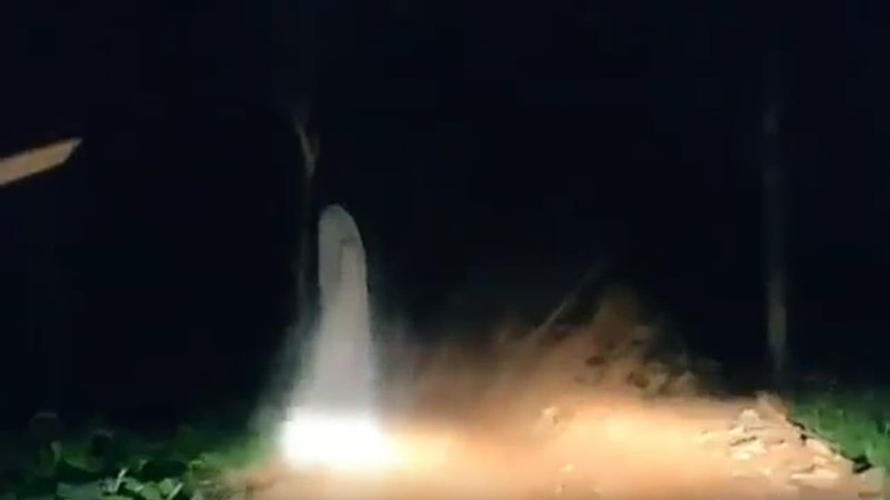 దెయ్యాలు వెంబడిస్తున్నాయని.. ఒంటి మీది దుస్తులు తీసేసి...