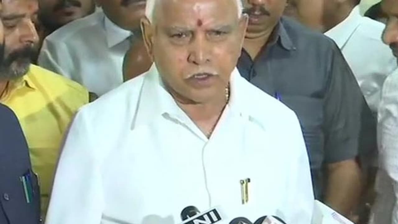 కర్ణాటక ఉప ఎన్నికలు: బీజేపీలోకి అనర్హత ఎమ్మెల్యేలు.. కర్ణాటక ఉప ఎన్నికలు: బీజేపీలోకి అనర్హత ఎమ్మెల్యేలు..