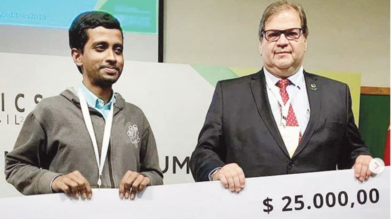 ಬೆಂಗಳೂರಿನ ರವಿಪ್ರಕಾಶ್ ಗೆ ಬ್ರಿಕ್ಸ್ ದೇಶಗಳ ಪ್ರಶಸ್ತಿ ಬೆಂಗಳೂರಿನ ರವಿಪ್ರಕಾಶ್ ಗೆ ಬ್ರಿಕ್ಸ್ ದೇಶಗಳ ಪ್ರಶಸ್ತಿ