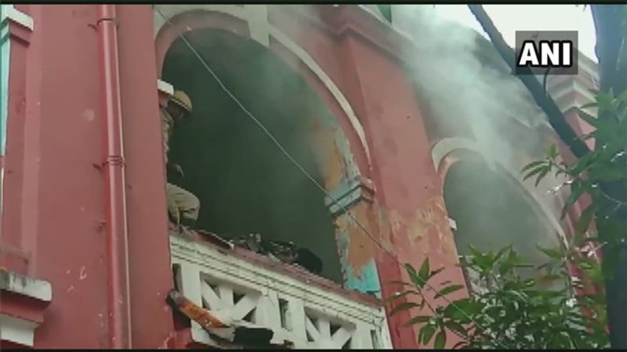 पटना के थाने में भड़क उठी आग, जलकर खाक हुईं हैं फाईलें पटना के थाने में भड़क उठी आग, जलकर खाक हुईं हैं फाईलें