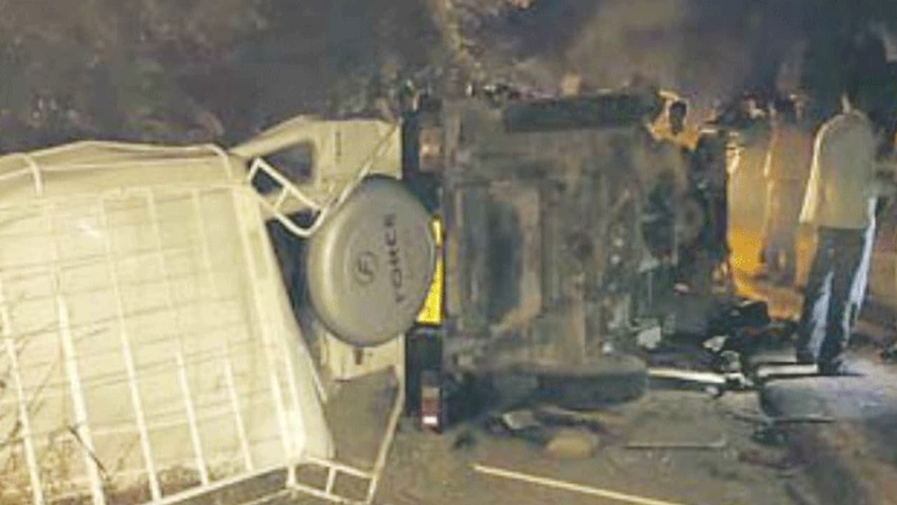 9 लोगों की मौत और कई के कट गए हाथ पैर, हादसा इतना खतरनाक कि बस स्टेयरिंग सीधे अंदर चली गई 9 लोगों की मौत और कई के कट गए हाथ पैर, हादसा इतना खतरनाक कि बस स्टेयरिंग सीधे अंदर चली गई