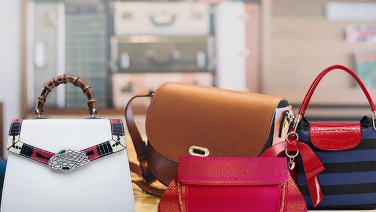 শীতের ফ্যাশনে ট্রেন্ডি ব্যাগ, দেখুন সেই নজরকাড়া ডিজাইন শীতের ফ্যাশনে ট্রেন্ডি ব্যাগ, দেখুন সেই নজরকাড়া ডিজাইন