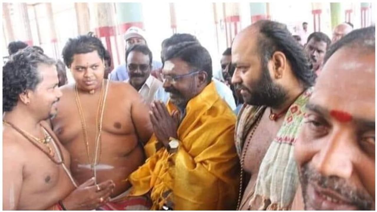 சனி, சூரியனோடு பயணிக்கிறது... திருமாவளவனை கதற விடும் விமர்சனங்கள்..! சனி, சூரியனோடு பயணிக்கிறது... திருமாவளவனை கதற விடும் விமர்சனங்கள்..!