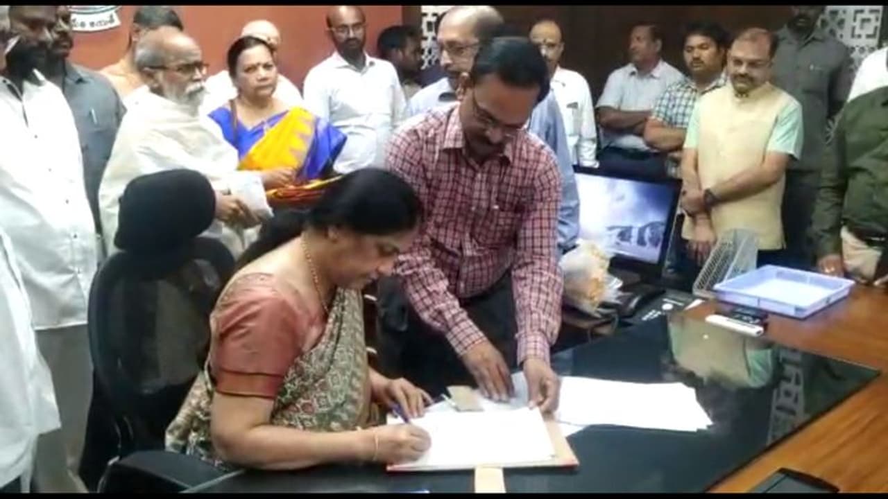 వైఎస్సార్ నవశకం... సీఎస్ గా నీలం సహాని తొలి నిర్ణయం