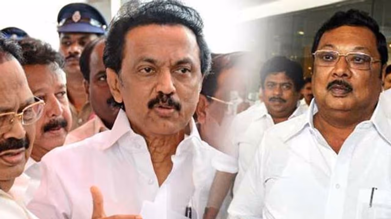 அரசியல் வெற்றிடத்தை ரஜினி நிரப்புவார்... தம்பி ஸ்டாலினுக்கு ஷாக் கொடுக்கும் மு.க.அழகிரி..! அரசியல் வெற்றிடத்தை ரஜினி நிரப்புவார்... தம்பி ஸ்டாலினுக்கு ஷாக் கொடுக்கும் மு.க.அழகிரி..!