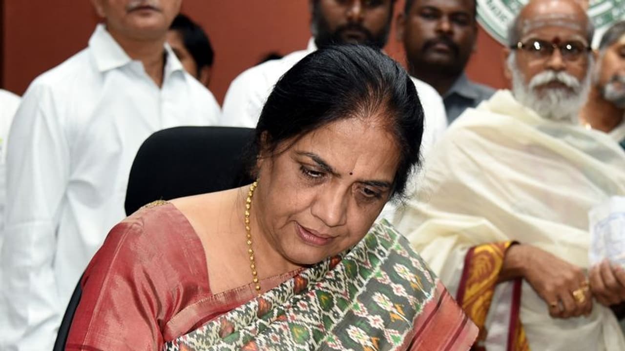 ఏపీ సీఎస్ గా నీలం సహాని బాధ్యతలు.. వారిద్దరి తర్వాత ఆమెదెే రికార్డు