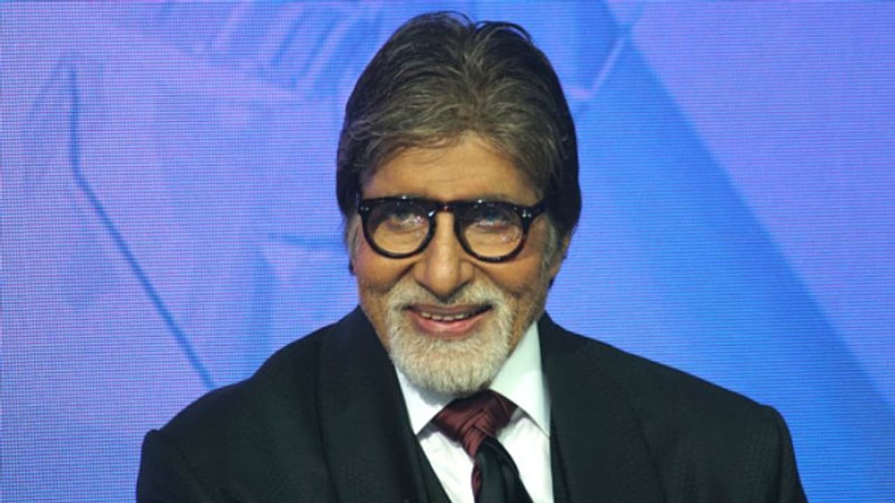 মুখ খুললেই বেলন দিয়ে মার খাওয়ার শঙ্কা, আতঙ্কে প্রশ্নের উত্তর এড়ালেন অমিতাভ মুখ খুললেই বেলন দিয়ে মার খাওয়ার শঙ্কা, আতঙ্কে প্রশ্নের উত্তর এড়ালেন অমিতাভ