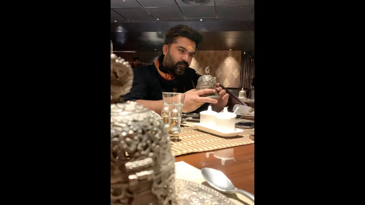 ’ஐயப்பனுக்கு மாலை போட்டுட்டு ஸ்டார் ஹோட்டல்லயா சாப்பிடுவாங்க?’...சிக்கலில் சிம்பு சுவாமிகள்... ’ஐயப்பனுக்கு மாலை போட்டுட்டு ஸ்டார் ஹோட்டல்லயா சாப்பிடுவாங்க?’...சிக்கலில் சிம்பு சுவாமிகள்...