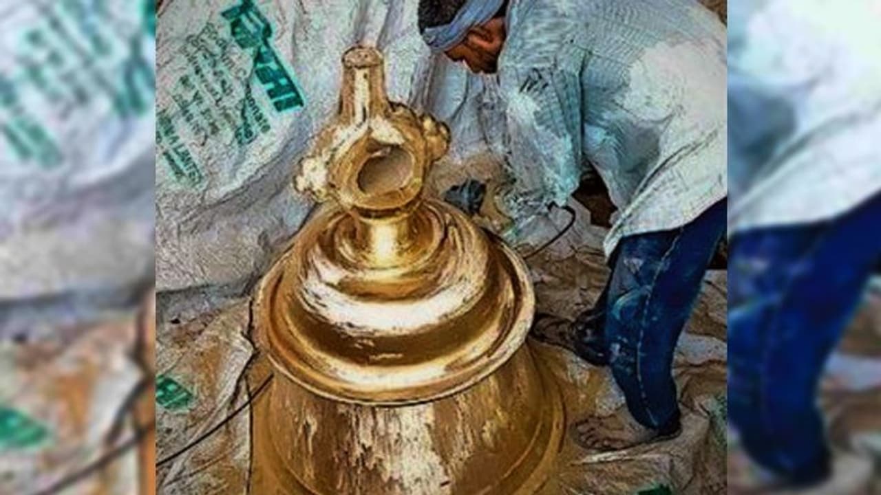 মুসলিম কারিগরের হাতে তৈরি হচ্ছে অযোধ্যার রাম মন্দিরের প্রকাণ্ড ঘন্টা মুসলিম কারিগরের হাতে তৈরি হচ্ছে অযোধ্যার রাম মন্দিরের প্রকাণ্ড ঘন্টা