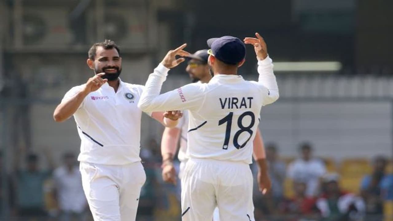 ಚಪ್ಪಾಳೆ ನನಗಲ್ಲ, ಶಮಿಗಿರಲಿ; ಅಭಿಮಾನಿಗಳಿಗೆ ಕೊಹ್ಲಿ ವಿಶೇಷ ಮನವಿ! ಚಪ್ಪಾಳೆ ನನಗಲ್ಲ, ಶಮಿಗಿರಲಿ; ಅಭಿಮಾನಿಗಳಿಗೆ ಕೊಹ್ಲಿ ವಿಶೇಷ ಮನವಿ!