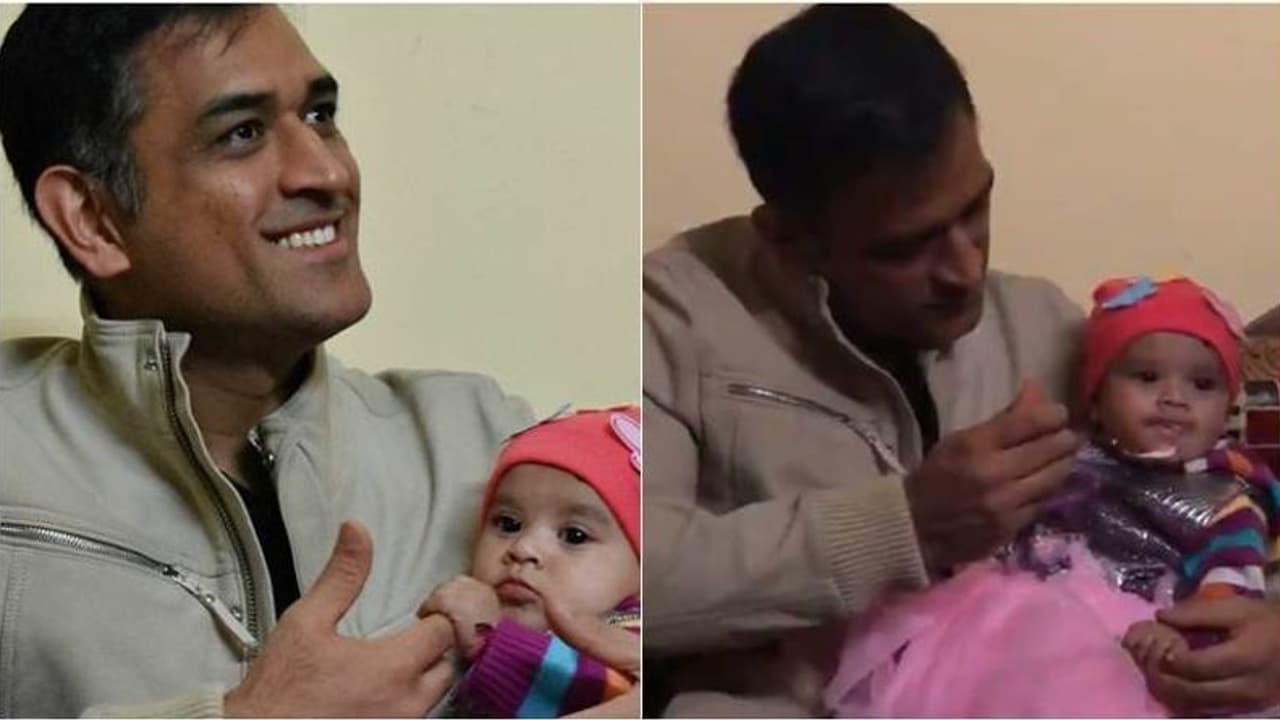 ശിശുദിനത്തില് കുഞ്ഞാവയ്ക്ക് ധോണിയുടെ വക ചോറൂണ് വീഡിയോ ശിശുദിനത്തില് കുഞ്ഞാവയ്ക്ക് ധോണിയുടെ വക ചോറൂണ് വീഡിയോ