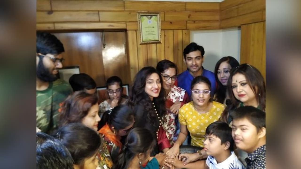 শহরে পালিত হল শিশু দিবস, বিশেষ শিশুদের সঙ্গে কেক কেটে উদযাপন করলেন ঋতুপর্ণা শহরে পালিত হল শিশু দিবস, বিশেষ শিশুদের সঙ্গে কেক কেটে উদযাপন করলেন ঋতুপর্ণা