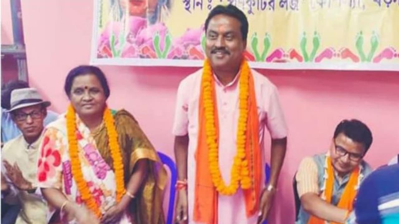 উপনির্বাচনের আগে ধাক্কা, তৃণমূল ছেড়ে বিজেপিতে যোগ খড়গপুর পুরসভার কাউন্সিলরের উপনির্বাচনের আগে ধাক্কা, তৃণমূল ছেড়ে বিজেপিতে যোগ খড়গপুর পুরসভার কাউন্সিলরের