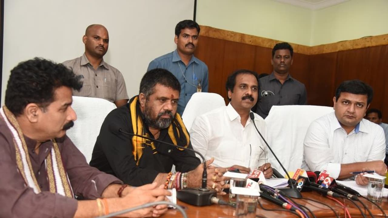 పేద, ధనిక అంతరాన్ని తగ్గించడానికే ఆ పథకం: కన్నబాబు పేద, ధనిక అంతరాన్ని తగ్గించడానికే ఆ పథకం: కన్నబాబు