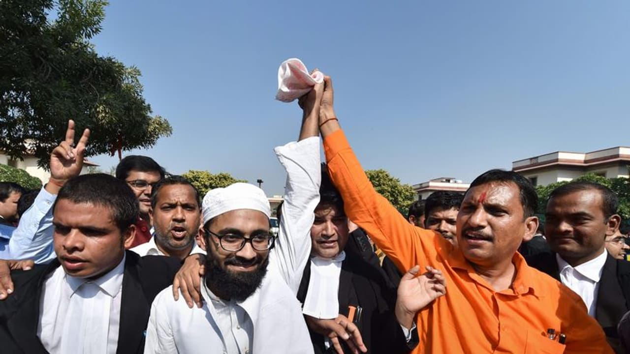 രാമക്ഷേത്ര നിർമ്മാണത്തിന് 51000 രൂപ പ്രഖ്യാപിച്ച് ഷിയ സെൻട്രൽ വഖഫ് ബോർഡ് ചെയർമാൻ വസീം റിസ്മി രാമക്ഷേത്ര നിർമ്മാണത്തിന് 51000 രൂപ പ്രഖ്യാപിച്ച് ഷിയ സെൻട്രൽ വഖഫ് ബോർഡ് ചെയർമാൻ വസീം റിസ്മി