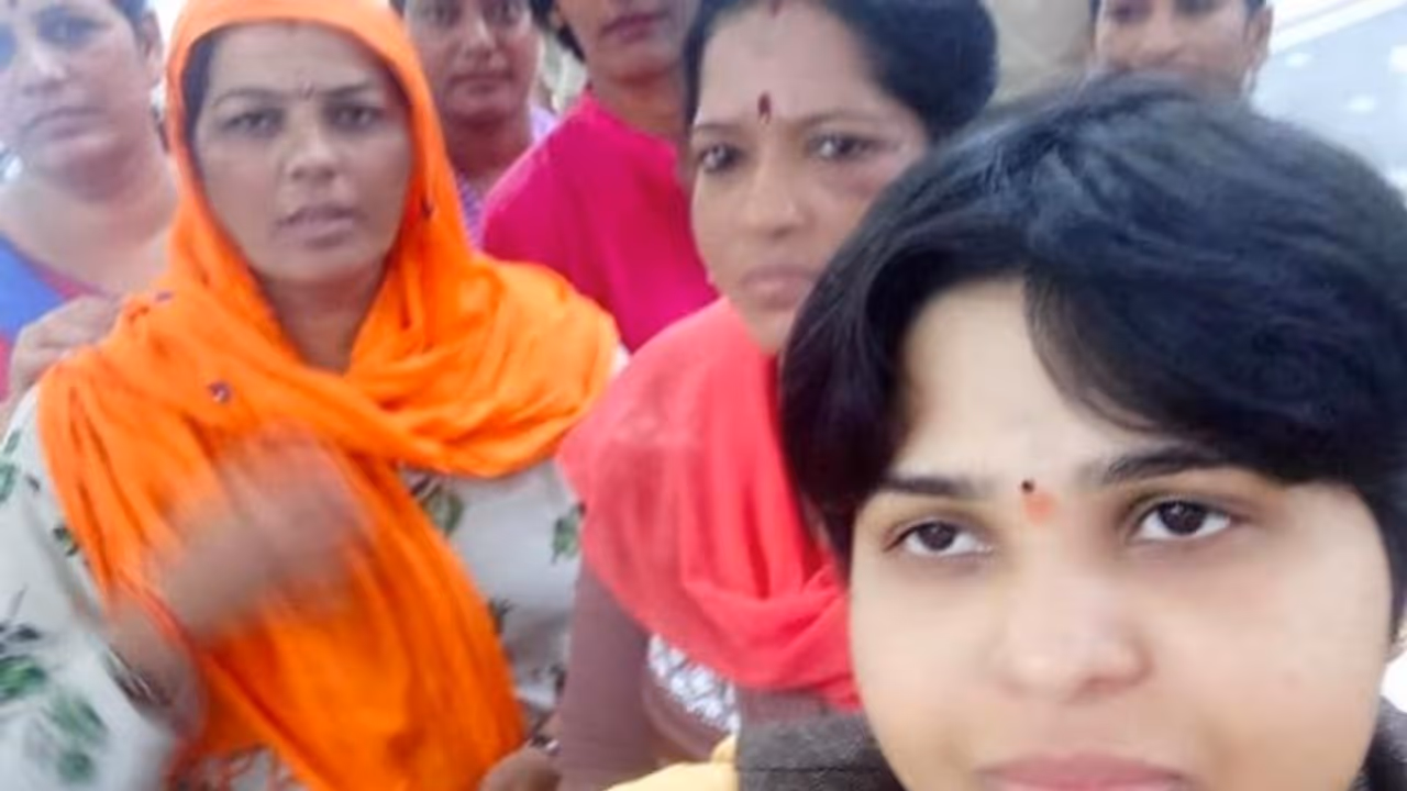 திருப்தி தேசாயை நினைவிருக்கா?... உச்ச நீதிமன்ற உத்தரவால் சபரிமலை செல்ல தயாராகிவிட்டாராம் .... திருப்தி தேசாயை நினைவிருக்கா?... உச்ச நீதிமன்ற உத்தரவால் சபரிமலை செல்ல தயாராகிவிட்டாராம் ....