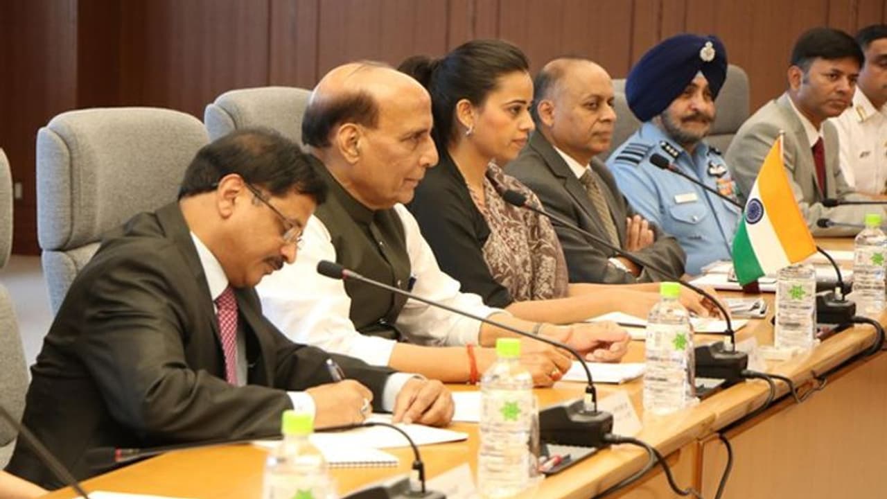 AatmaNirbhar Bharat: रक्षा मंत्रालय ने सिमुलेटर्स के उपयोग को बढ़ाने के लिए किया फ्रेमवर्क तैयार AatmaNirbhar Bharat: रक्षा मंत्रालय ने सिमुलेटर्स के उपयोग को बढ़ाने के लिए किया फ्रेमवर्क तैयार