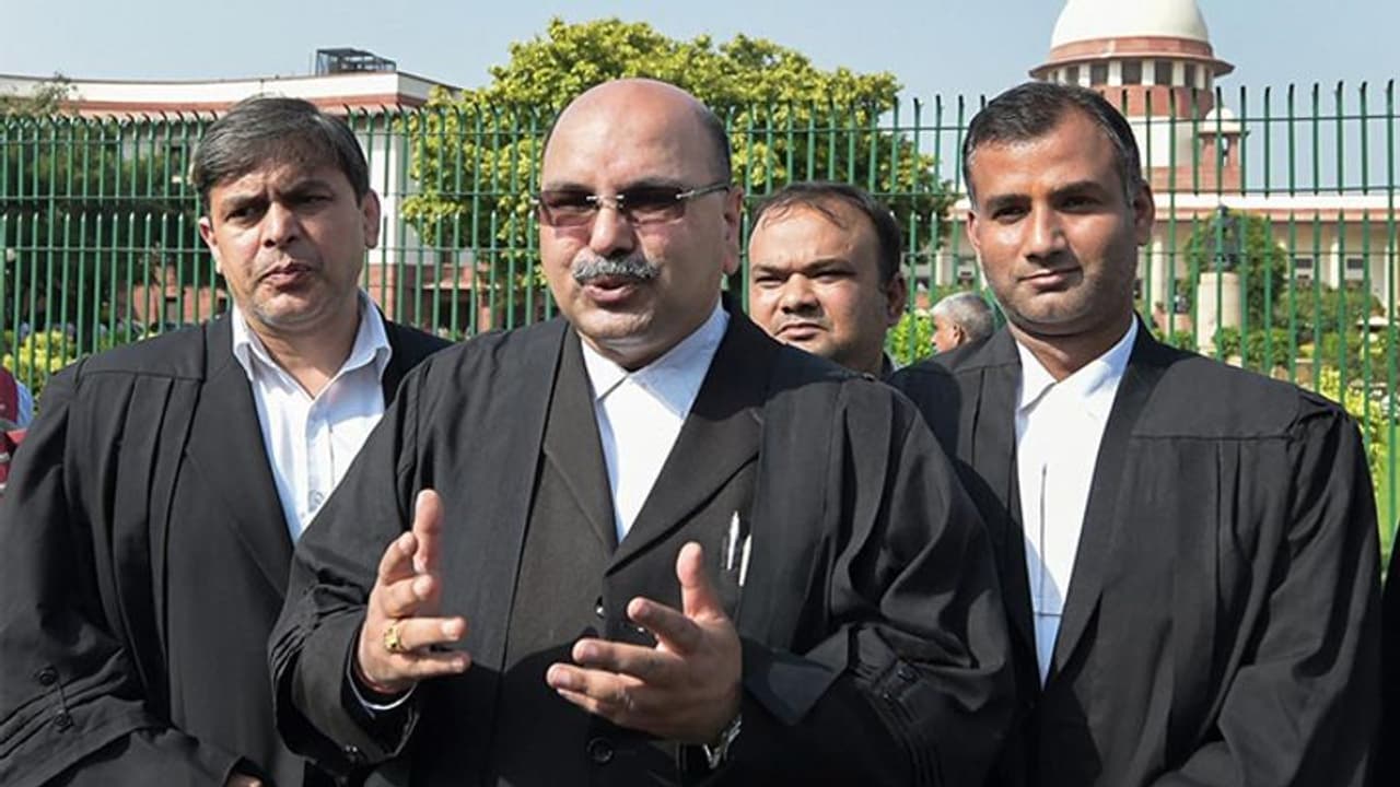 महाराष्ट्र में शिवसेना, राकांपा और कांग्रेस के गठबंधन से नाराज, दायर की याचिका महाराष्ट्र में शिवसेना, राकांपा और कांग्रेस के गठबंधन से नाराज, दायर की याचिका