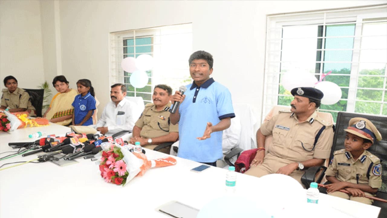 తెలంగాణలో తొలి బాలమిత్ర పోలిస్ స్టేషన్ తెలంగాణలో తొలి బాలమిత్ర పోలిస్ స్టేషన్