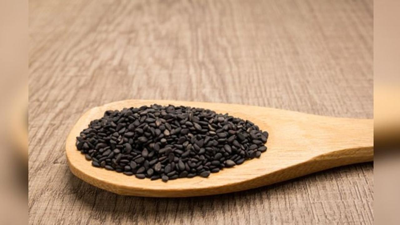 এক মুঠো কালো তিল ঘুরিয়ে দেবে আপনার ভাগ্য, কেটে যাবে অর্থিক বাধা সাফল্য আসবে কাজে এক মুঠো কালো তিল ঘুরিয়ে দেবে আপনার ভাগ্য, কেটে যাবে অর্থিক বাধা সাফল্য আসবে কাজে