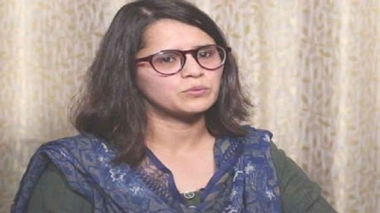 नौकरी के साथ साथ करती रही पढ़ाई, हर लड़की को एक बार पढ़नी चाहिए इस IAS की कहानी नौकरी के साथ साथ करती रही पढ़ाई, हर लड़की को एक बार पढ़नी चाहिए इस IAS की कहानी