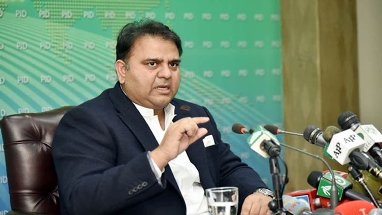 55 रु. में पाकिस्तानियों को हवाई यात्रा कराने वाले मंत्री ने अब कहा, कश्मीरियों को सैटेलाइट से देंगे इंटरनेट 55 रु. में पाकिस्तानियों को हवाई यात्रा कराने वाले मंत्री ने अब कहा, कश्मीरियों को सैटेलाइट से देंगे इंटरनेट