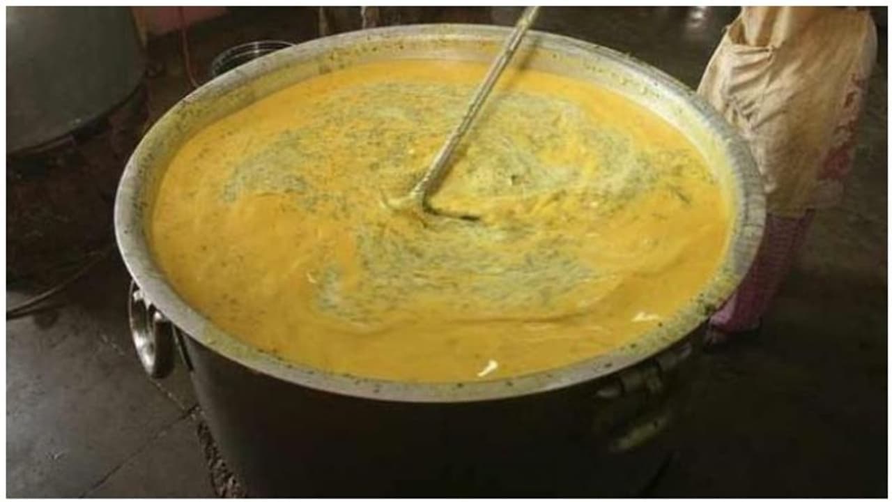 వేడి వేడి సాంబారులో పడి చిన్నారి మృతి