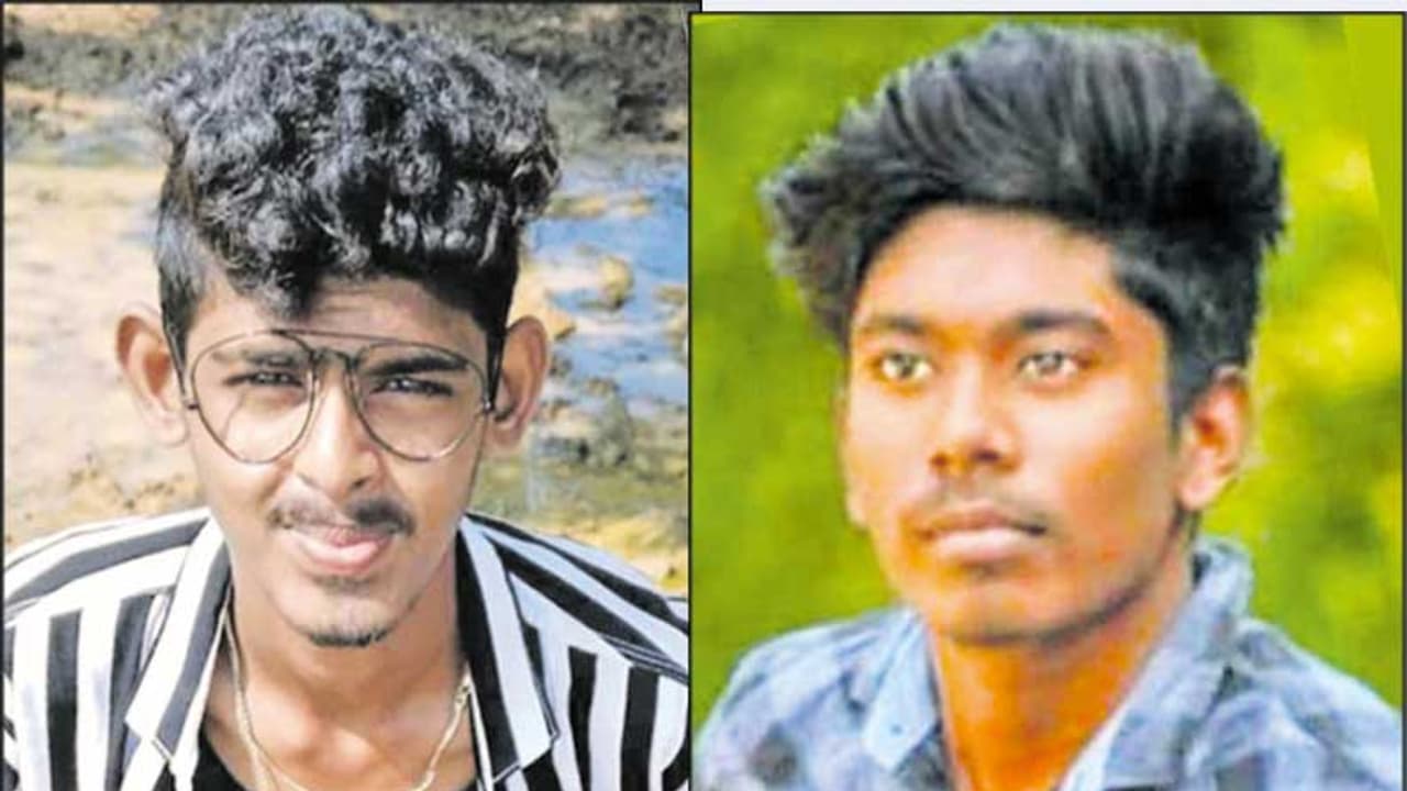 இருசக்கர வாகனம் மீது பயங்கரமாக மோதிய தனியார் பேருந்து..! தலை நசுங்கி இரு மாணவர்கள் பரிதாப பலி..!