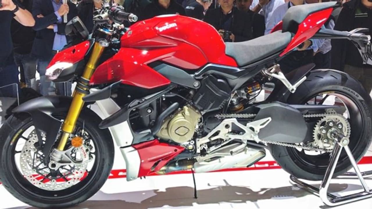 దూసుకొస్తున్న డుకాటీ స్ట్రీట్ ఫైటర్ వీ4.. వచ్చే ఏడాది విపణిలోకి.. దూసుకొస్తున్న డుకాటీ స్ట్రీట్ ఫైటర్ వీ4.. వచ్చే ఏడాది విపణిలోకి..