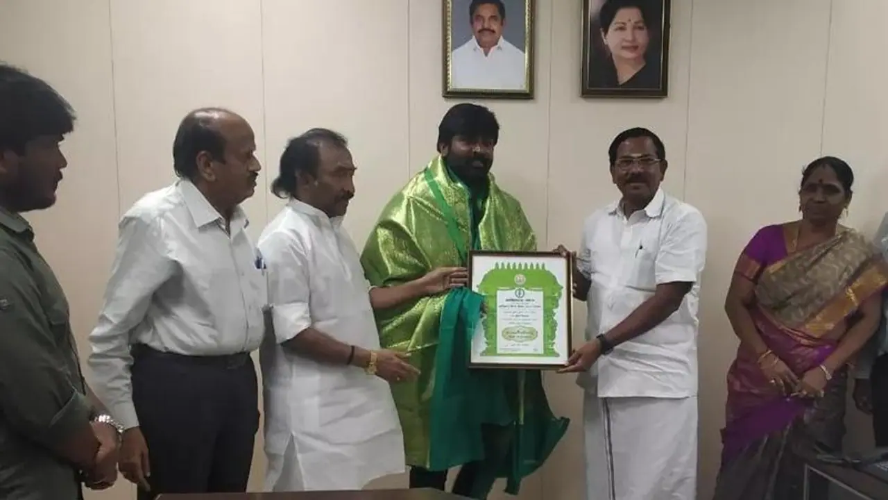 ரஜினி ஸ்டைலில் பத்திரிகையாளர்களிடம் எரிச்சலடைந்த விஜய் சேதுபதி.... ரஜினி ஸ்டைலில் பத்திரிகையாளர்களிடம் எரிச்சலடைந்த விஜய் சேதுபதி....