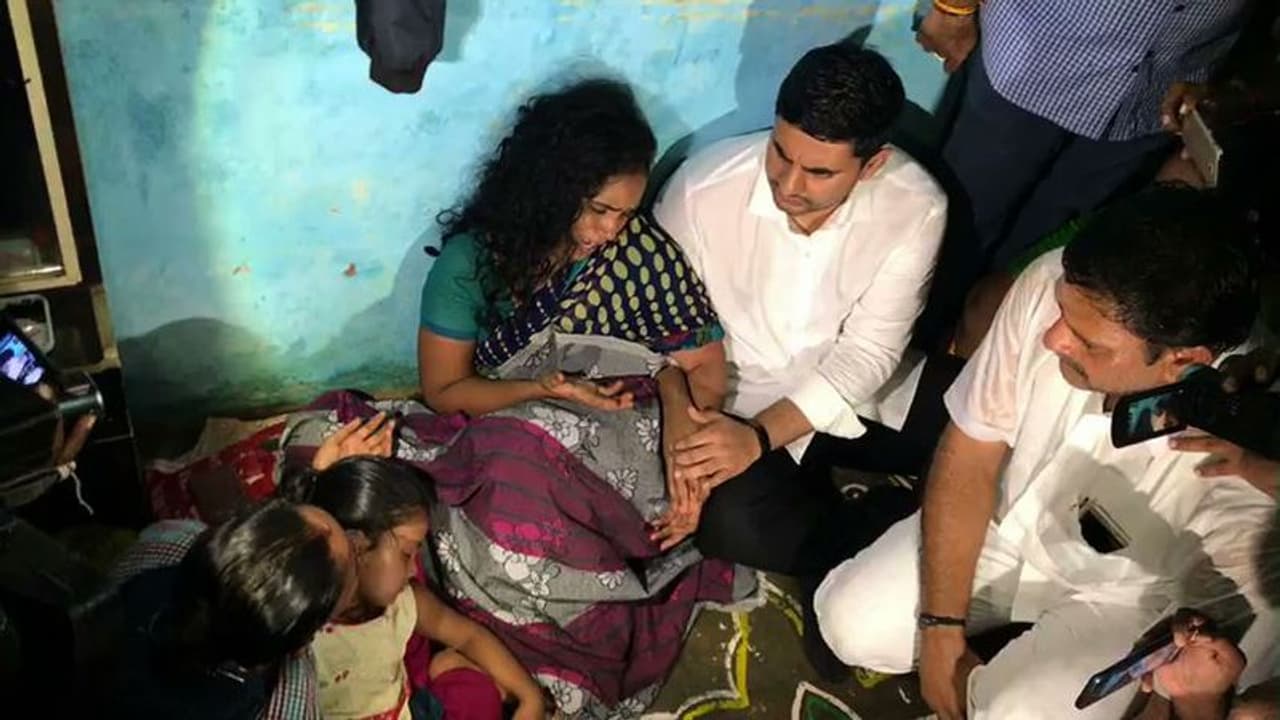 నెల్లూరులో హీటెక్కిన పాలిటిక్స్: కార్తీక్ ఆత్మహత్యపై రాజకీయ ప్రకంపనలు నెల్లూరులో హీటెక్కిన పాలిటిక్స్: కార్తీక్ ఆత్మహత్యపై రాజకీయ ప్రకంపనలు