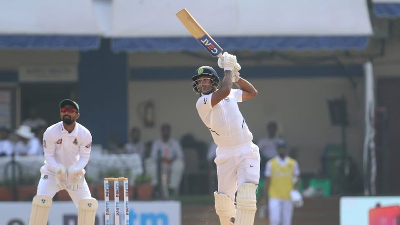 INDvBAN: 2ನೇ ದ್ವಿಶತಕ ಸಿಡಿಸಿ ದಾಖಲೆ ಬರೆದ ಕನ್ನಡಿಗ ಮಯಾಂಕ್! INDvBAN: 2ನೇ ದ್ವಿಶತಕ ಸಿಡಿಸಿ ದಾಖಲೆ ಬರೆದ ಕನ್ನಡಿಗ ಮಯಾಂಕ್!