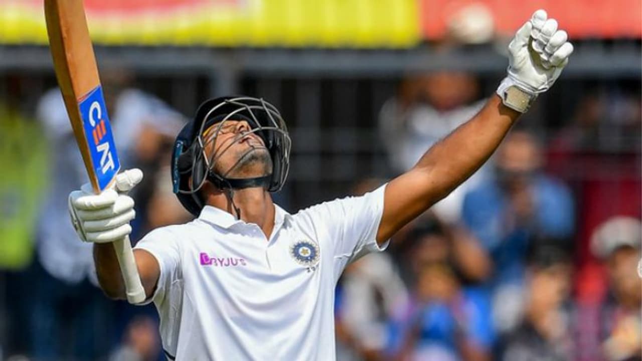Mayank Agarwal Hits Century: ಶತಕ ಸಿಡಿಸಿ ಘರ್ಜಿಸಿದ ಕನ್ನಡಿಗ ಮಯಾಂಕ್ ಅಗರ್‌ವಾಲ್..!