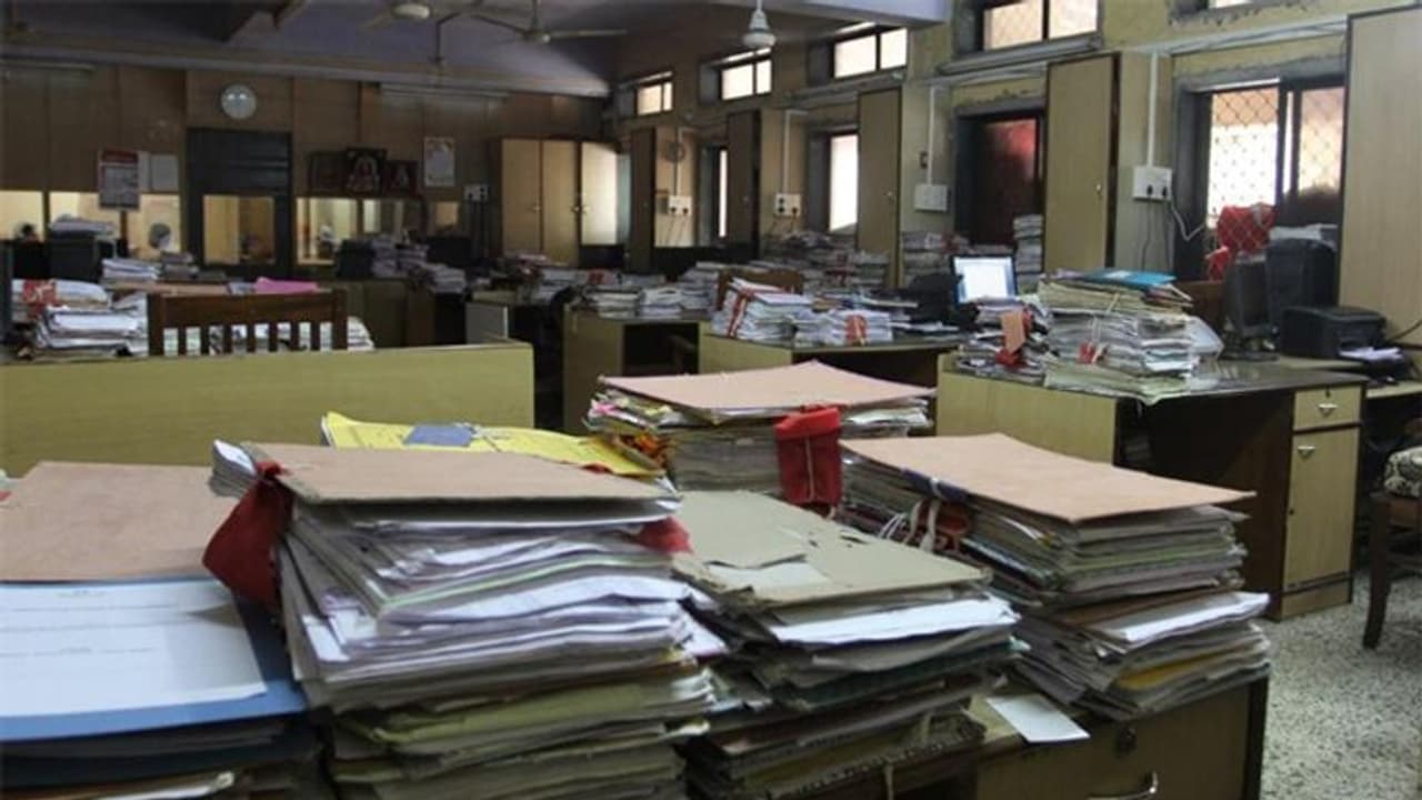 విజయా రెడ్డి మర్డర్ ఎఫెక్ట్... ఇబ్రహీంపట్నం రెవెన్యూ సిబ్బంది అతిజాగ్రతలు