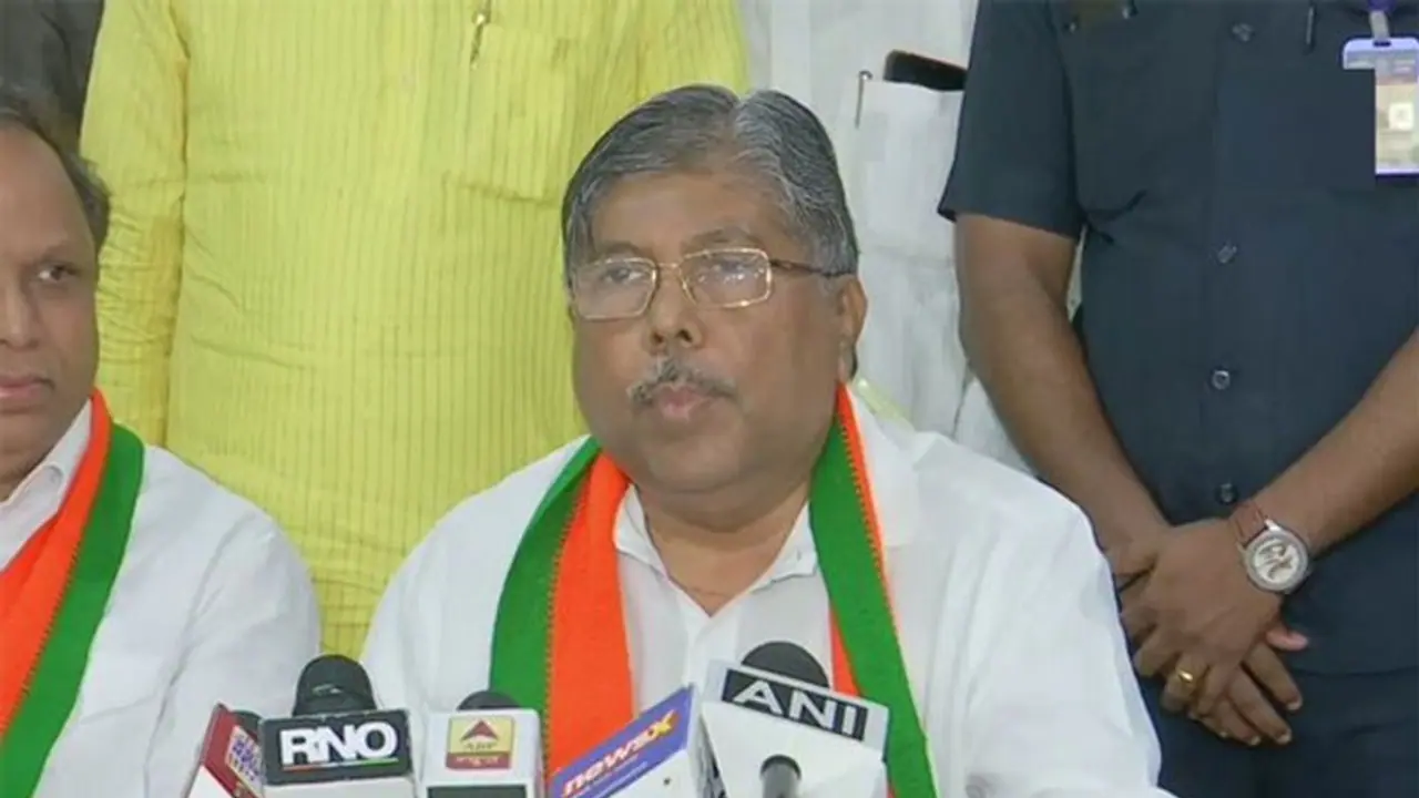 महाराष्ट्रः अब बीजेपी ने भी ठोका सरकार बनाने का दावा, कहा, हम प्रदेश को देंगे स्थायी सरकार महाराष्ट्रः अब बीजेपी ने भी ठोका सरकार बनाने का दावा, कहा, हम प्रदेश को देंगे स्थायी सरकार