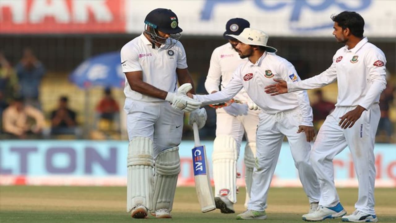 INDvsBAN: मैच में दूसरे दिन भी भारत का दबदबा जारी, एक दिन में बनाए 400 से ज्यादा रन INDvsBAN: मैच में दूसरे दिन भी भारत का दबदबा जारी, एक दिन में बनाए 400 से ज्यादा रन