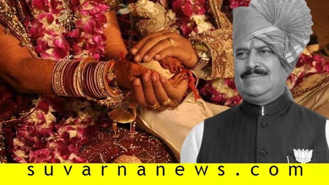 ಎಲ್ರೂ ಮದ್ವೆ ಆಗ್ತಿದ್ದಾರೆ: ಕೇಳ್ರಿ ಅಂಗಡಿ ಸಾಹೇಬ್ರು ಹೇಳ್ತಿದ್ದಾರೆ! ಎಲ್ರೂ ಮದ್ವೆ ಆಗ್ತಿದ್ದಾರೆ: ಕೇಳ್ರಿ ಅಂಗಡಿ ಸಾಹೇಬ್ರು ಹೇಳ್ತಿದ್ದಾರೆ!