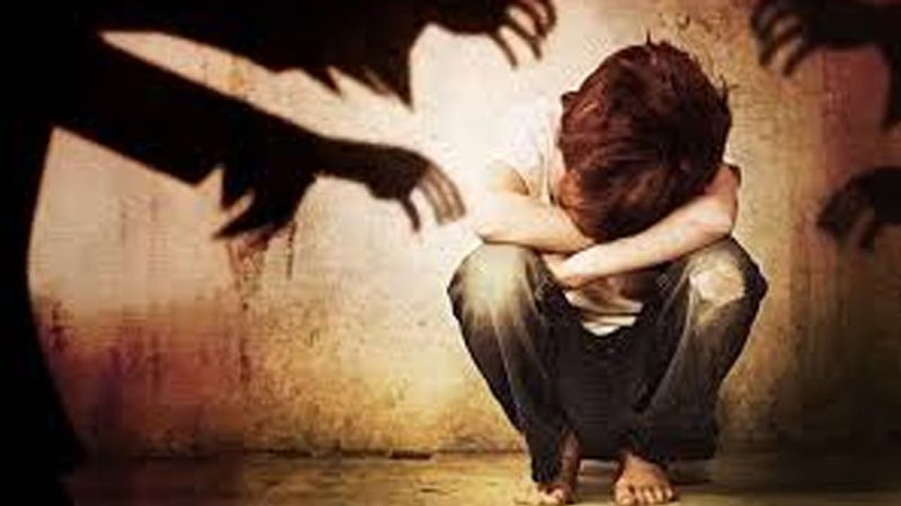 बैंक में काम करने वाली महिला संग सहकर्मियों ने की अश्लील हरकत, मारपीट भी की बैंक में काम करने वाली महिला संग सहकर्मियों ने की अश्लील हरकत, मारपीट भी की