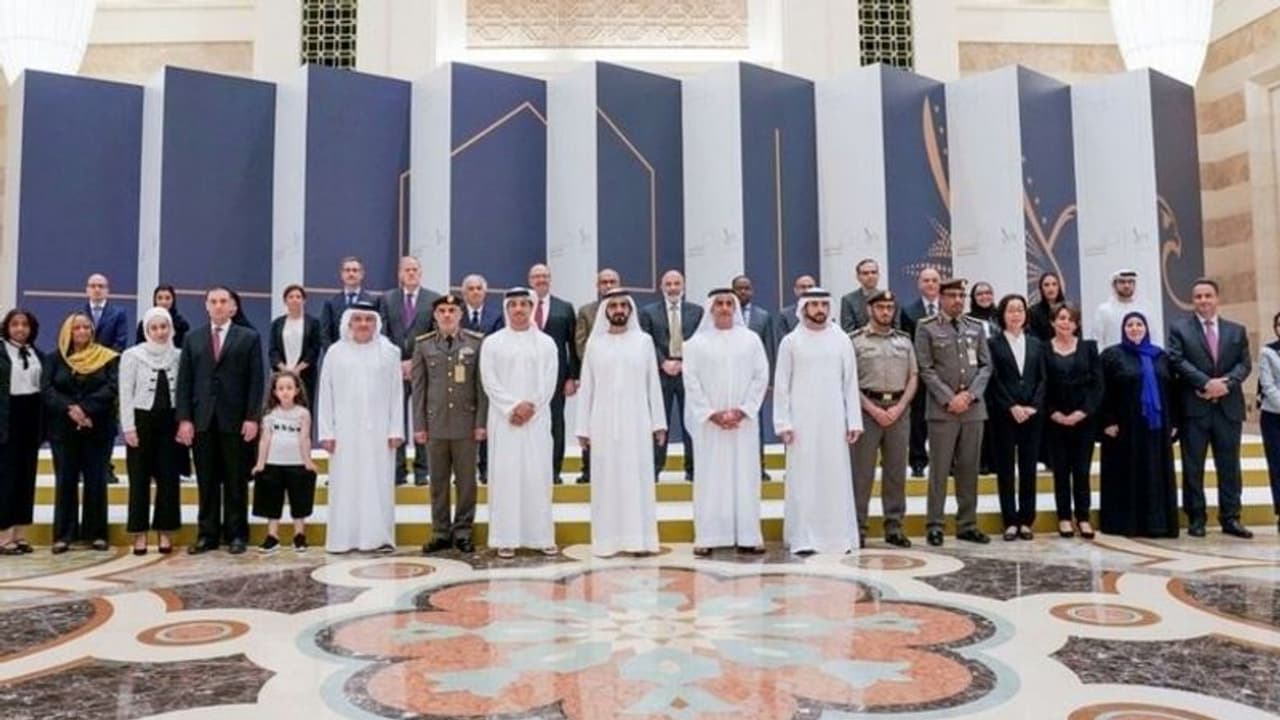 യുഎഇയില് 2500 പ്രവാസികള്ക്ക് സ്ഥിര താമസാനുമതി യുഎഇയില് 2500 പ്രവാസികള്ക്ക് സ്ഥിര താമസാനുമതി