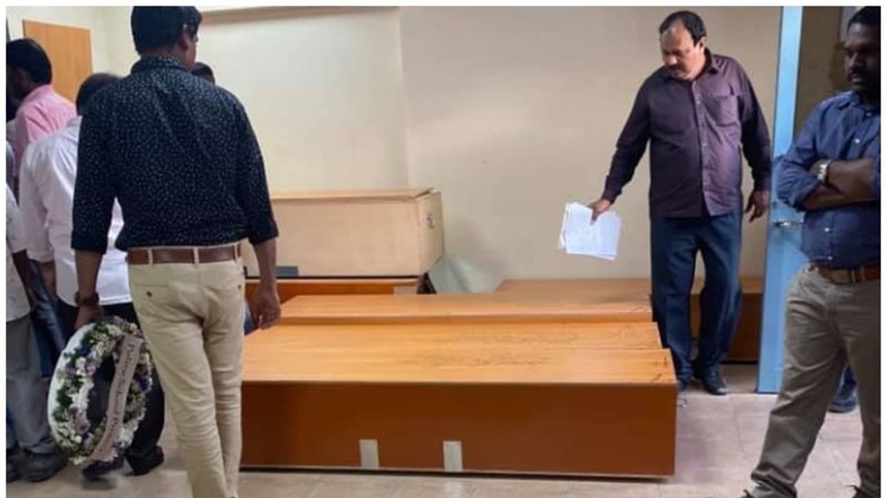 ഹൃദയം തകര്ന്ന് മരിക്കുന്ന പ്രവാസികള് ...! ഹൃദയം തകര്ന്ന് മരിക്കുന്ന പ്രവാസികള് ...!