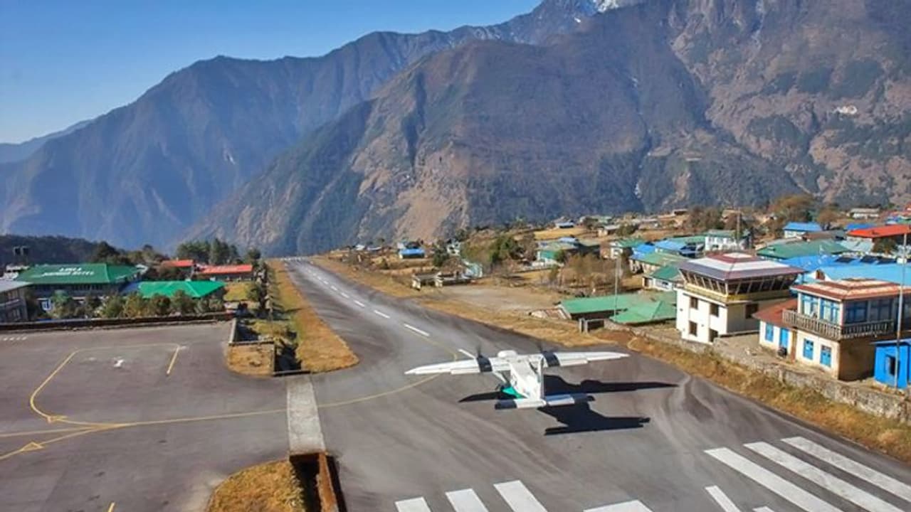 दुनिया का सबसे खतरनाक एयरपोर्ट, जहां रडार भी हो जाता है फेल दुनिया का सबसे खतरनाक एयरपोर्ट, जहां रडार भी हो जाता है फेल