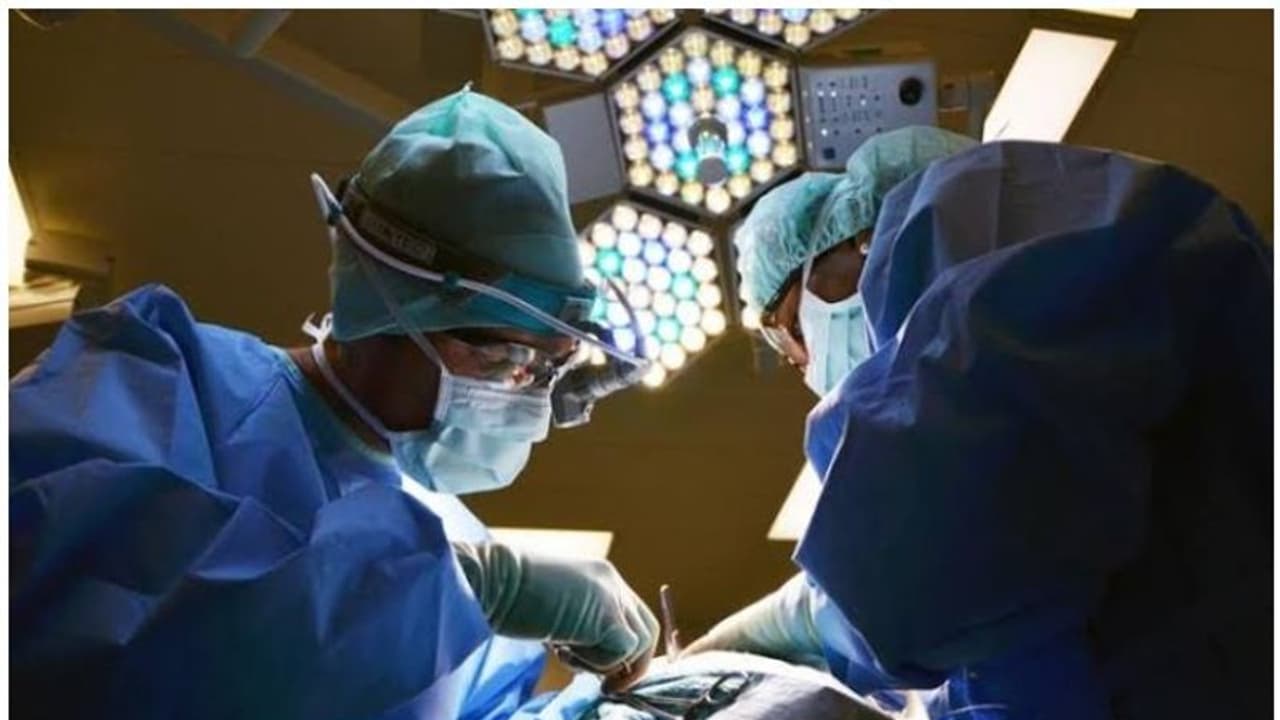 20 വർഷം മൂക്കടപ്പിന് ചികിത്സ തേടി; ഒടുവിൽ യുവാവിന്റെ മൂക്കിനുള്ളിൽ കണ്ടെത്തിയത് 20 വർഷം മൂക്കടപ്പിന് ചികിത്സ തേടി; ഒടുവിൽ യുവാവിന്റെ മൂക്കിനുള്ളിൽ കണ്ടെത്തിയത്